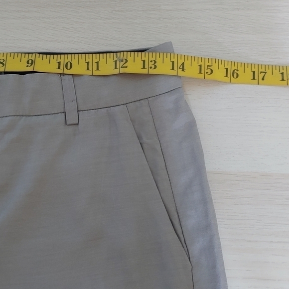 VINCE Kaki regular waist cupro jogger cropped pants - Picture 7 of 12